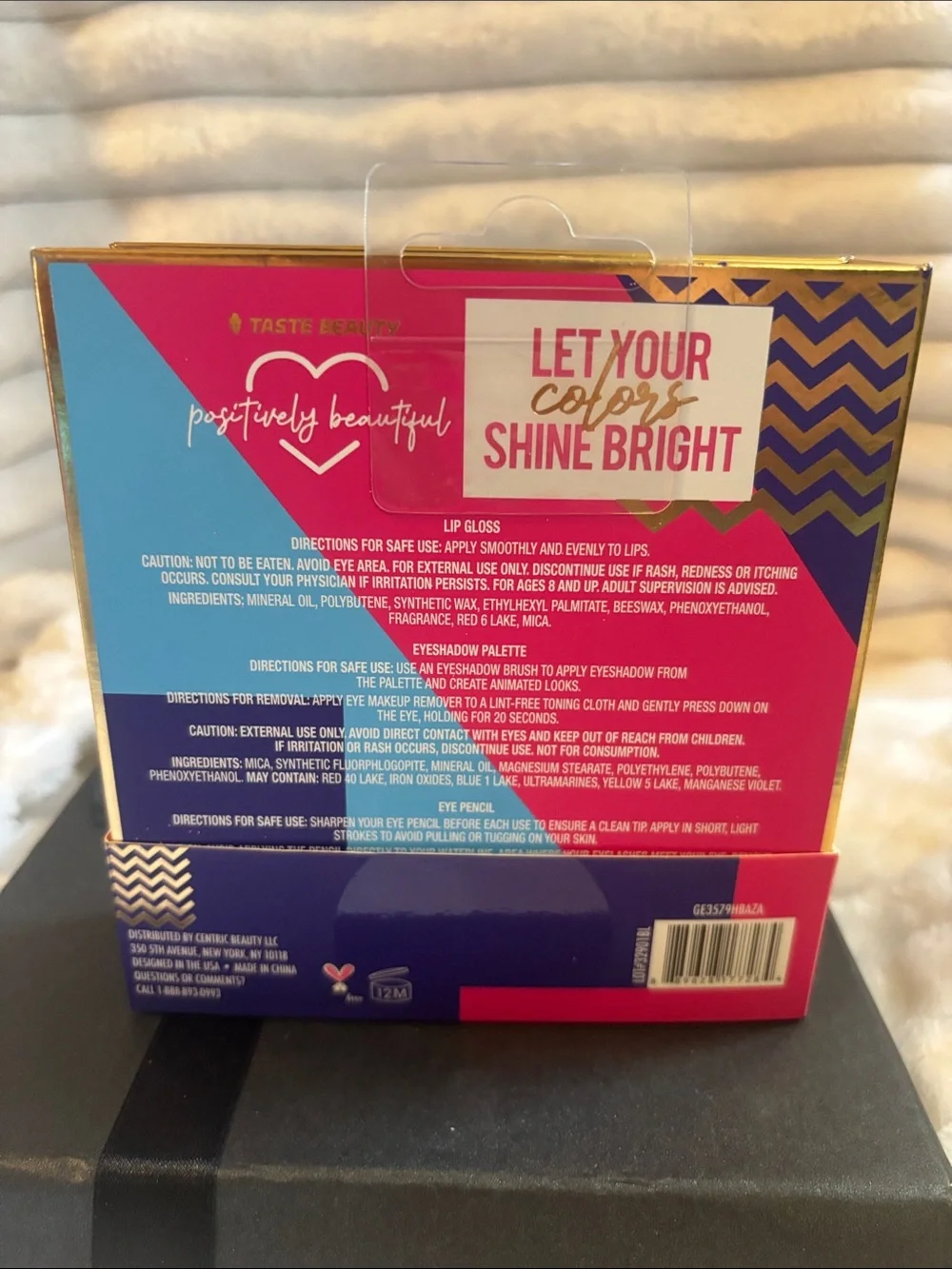 Let Your Shine Bright Make-Up & The Crème Shop Fuzzy Fantasy Bath Bomb Stitch